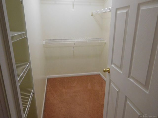 2000 Twin Sun Circle, Walled Lake, MI 48390