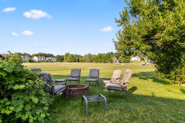 2000 Twin Sun Circle, Walled Lake, MI 48390