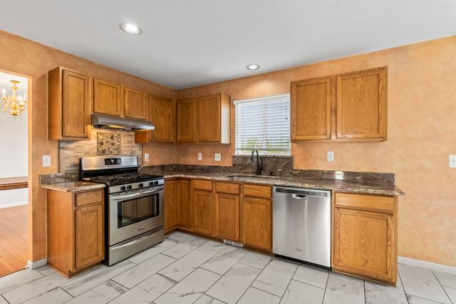 2000 Twin Sun Circle, Walled Lake, MI 48390