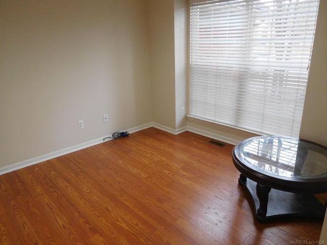 2000 Twin Sun Circle, Walled Lake, MI 48390