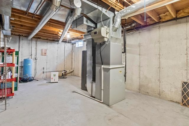 2000 Twin Sun Circle, Walled Lake, MI 48390