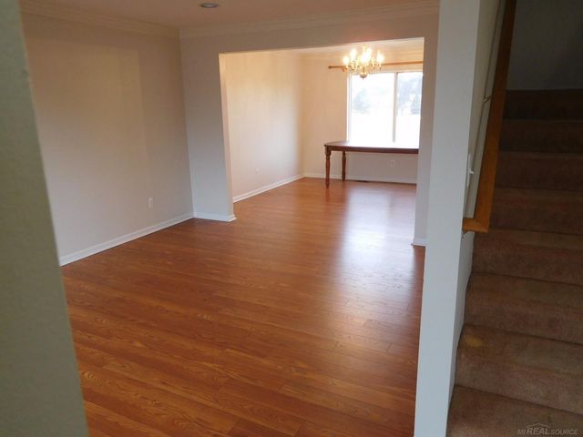 2000 Twin Sun Circle, Walled Lake, MI 48390