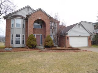 2000 Twin Sun Circle, Walled Lake, MI 48390