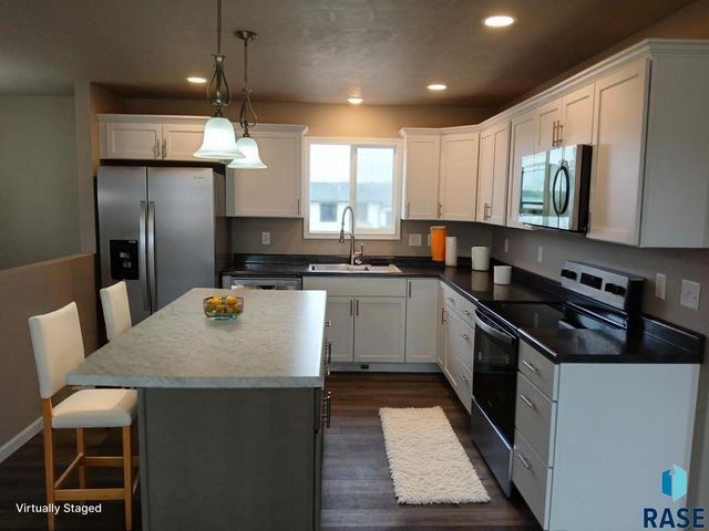 2512 N Bent Grass Ct Court, Sioux Falls, SD 57107