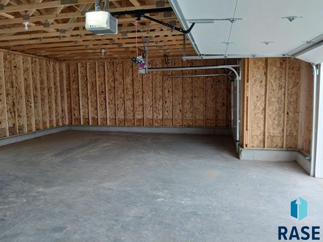 2512 N Bent Grass Ct Court, Sioux Falls, SD 57107