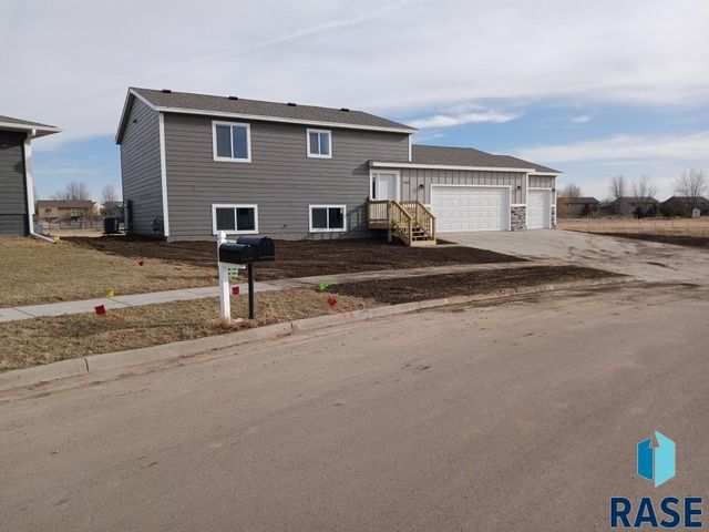 2512 N Bent Grass Ct Court, Sioux Falls, SD 57107