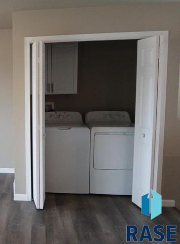 2512 N Bent Grass Ct Court, Sioux Falls, SD 57107