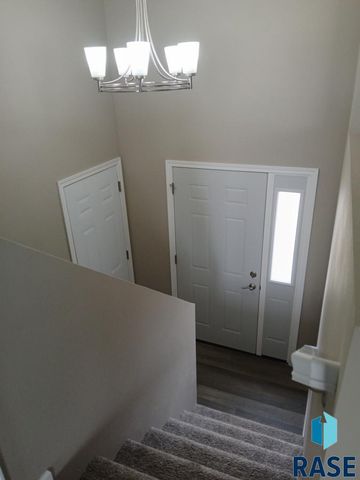 2512 N Bent Grass Ct Court, Sioux Falls, SD 57107