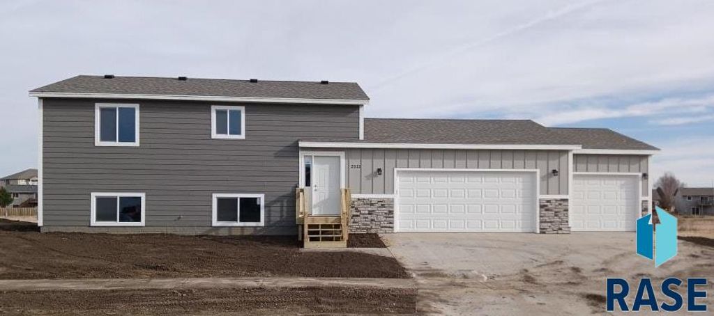 2512 N Bent Grass Ct Court, Sioux Falls, SD 57107