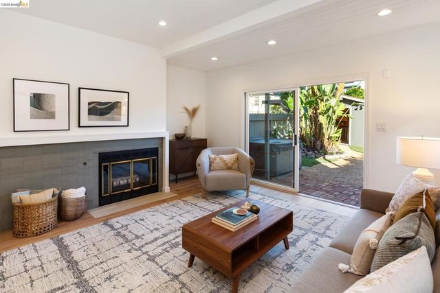 1207 1207 Cornell Ave, Berkeley, CA 94706