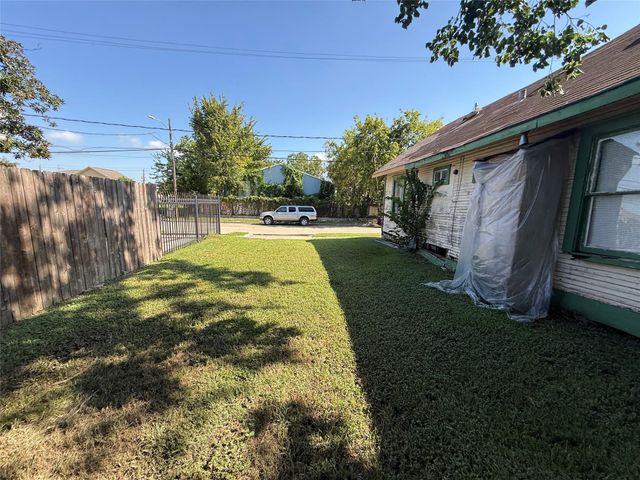1109 N Cesar Chavez Boulevard, Houston, TX 77011