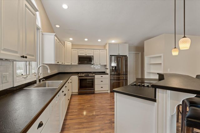 52060 Falcon Chase Drive, Granger, IN 46530