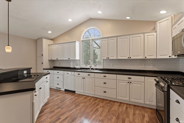 52060 Falcon Chase Drive, Granger, IN 46530