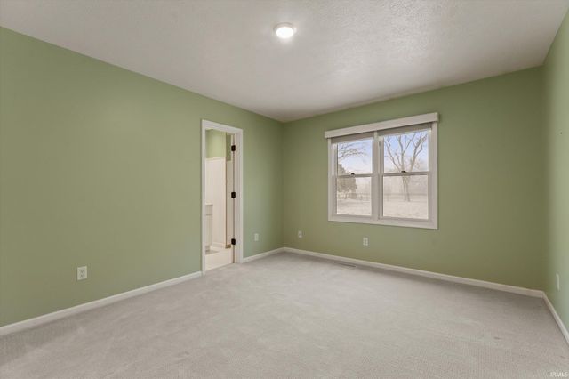 52060 Falcon Chase Drive, Granger, IN 46530