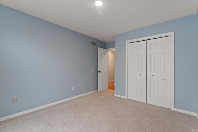 52060 Falcon Chase Drive, Granger, IN 46530