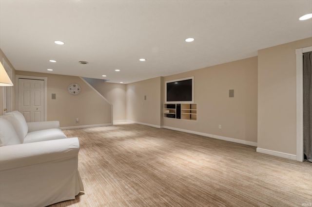 52060 Falcon Chase Drive, Granger, IN 46530