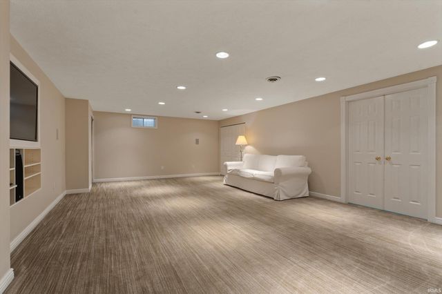 52060 Falcon Chase Drive, Granger, IN 46530