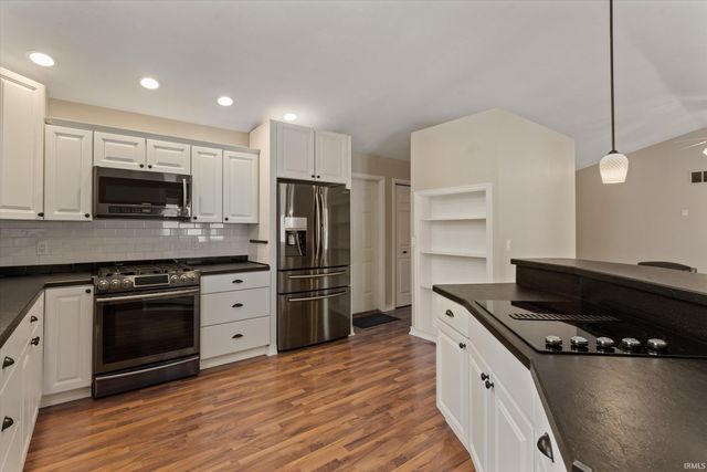 52060 Falcon Chase Drive, Granger, IN 46530