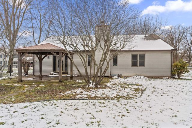 52060 Falcon Chase Drive, Granger, IN 46530