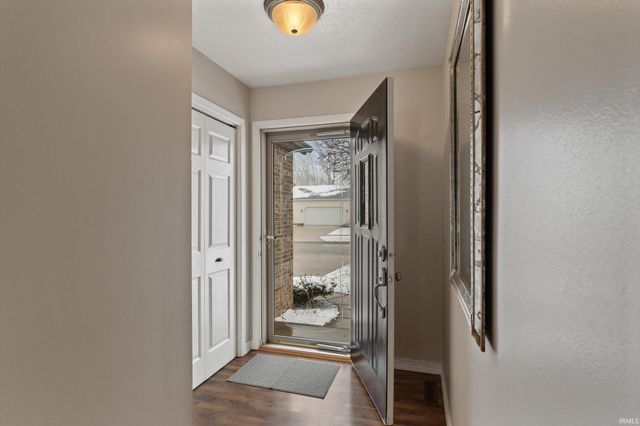 52060 Falcon Chase Drive, Granger, IN 46530