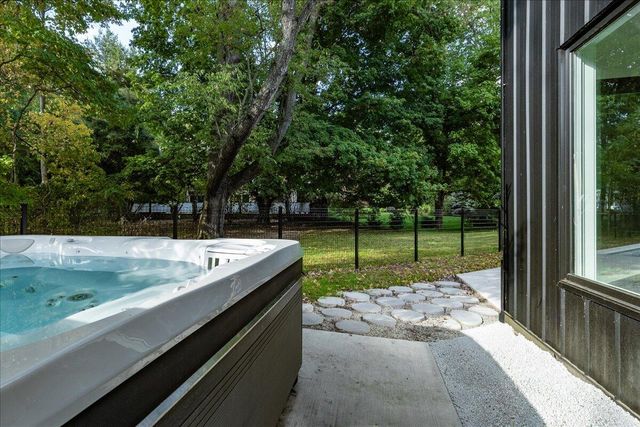 13892 Rea Avenue, Chikaming Twp, MI 49115