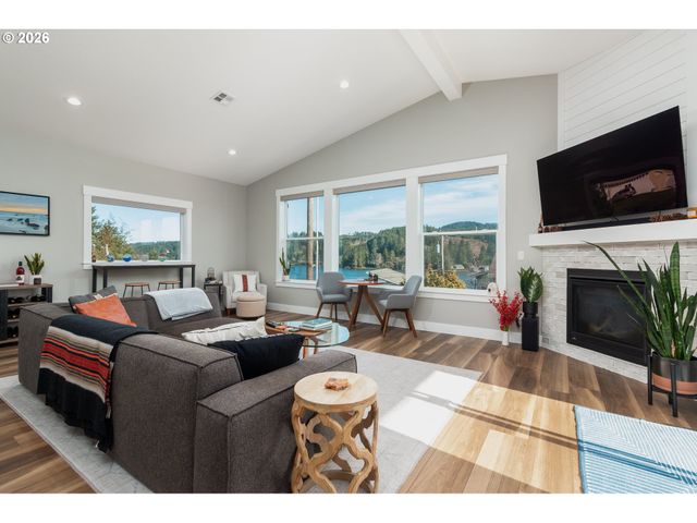 1495 Ne LAKE Dr, Lincoln City, OR 97367