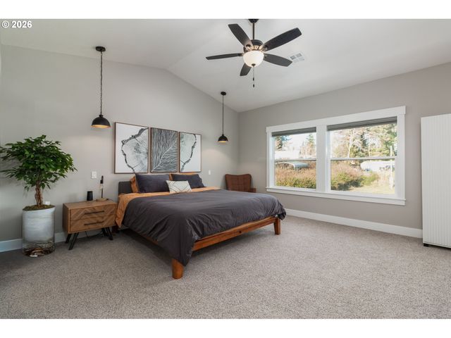 1495 Ne LAKE Dr, Lincoln City, OR 97367