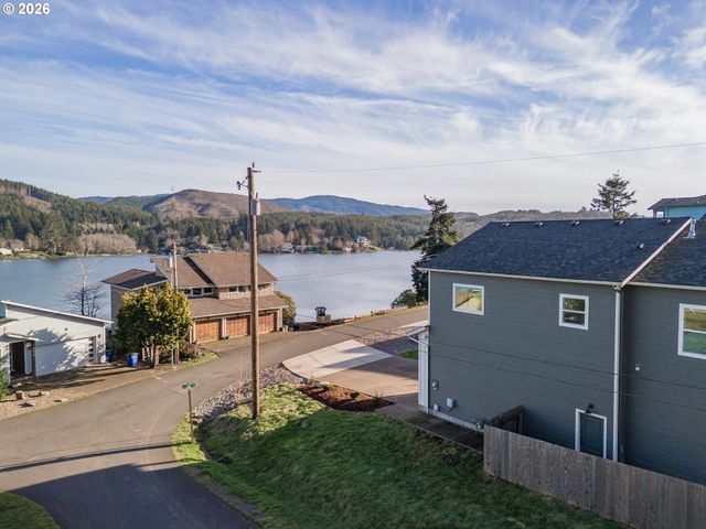 1495 Ne LAKE Dr, Lincoln City, OR 97367