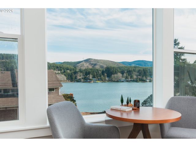 1495 Ne LAKE Dr, Lincoln City, OR 97367