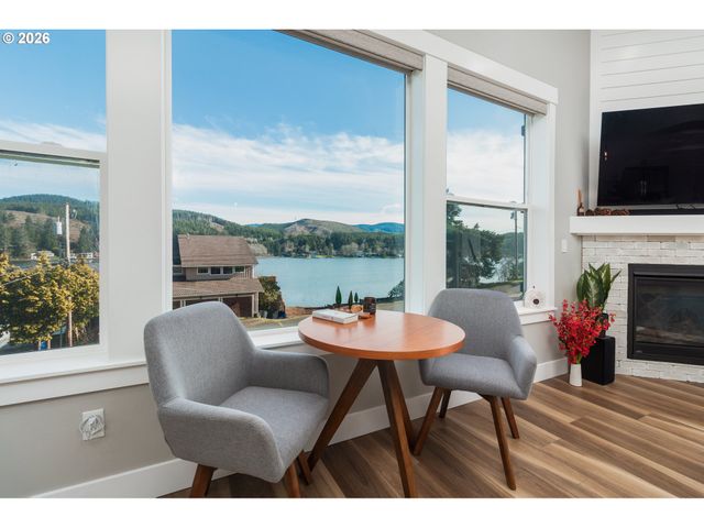 1495 Ne LAKE Dr, Lincoln City, OR 97367