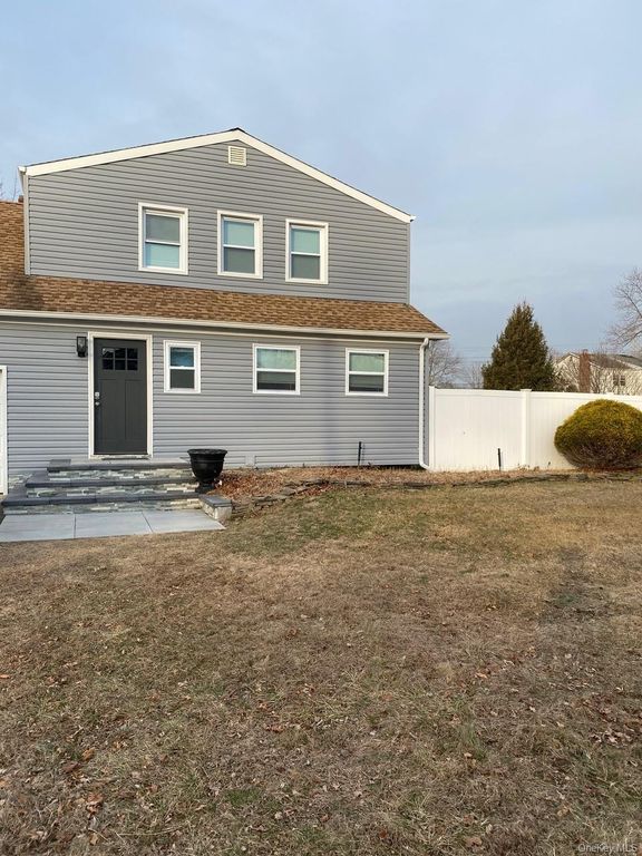 36 Oneida Avenue, South Setauket, NY 11720