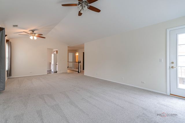 520 Palm Court B, Crystal Lake, IL 60014