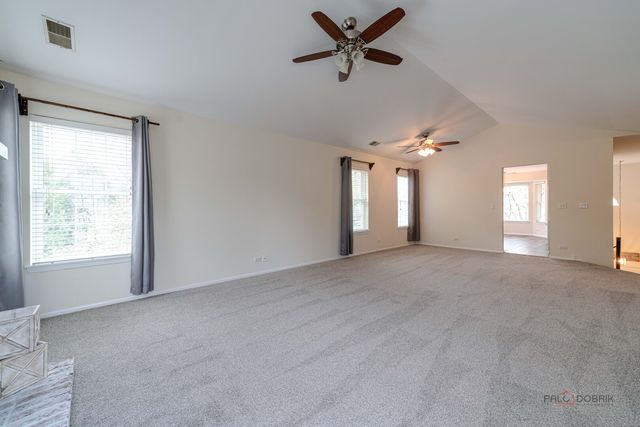 520 Palm Court B, Crystal Lake, IL 60014