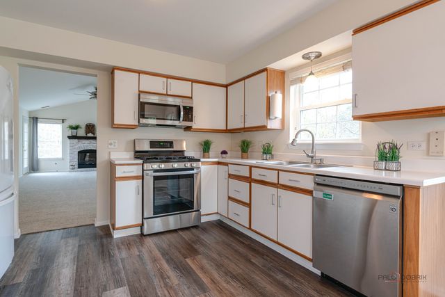 520 Palm Court B, Crystal Lake, IL 60014