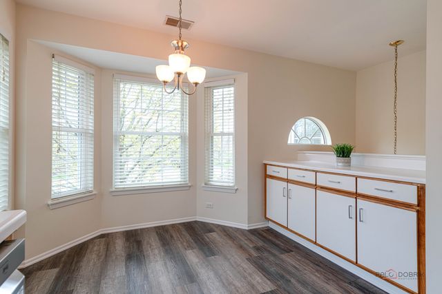 520 Palm Court B, Crystal Lake, IL 60014
