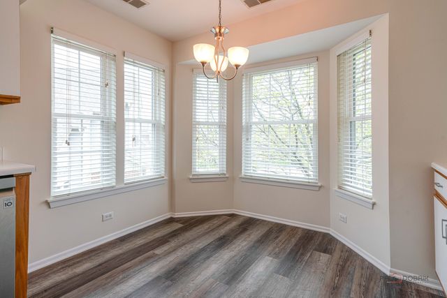 520 Palm Court B, Crystal Lake, IL 60014