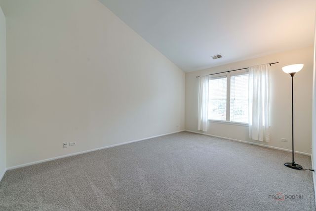 520 Palm Court B, Crystal Lake, IL 60014