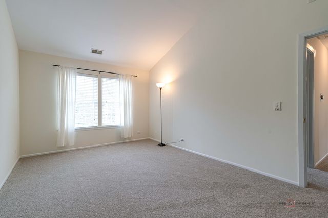 520 Palm Court B, Crystal Lake, IL 60014