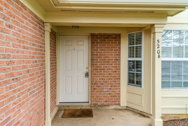520 Palm Court B, Crystal Lake, IL 60014