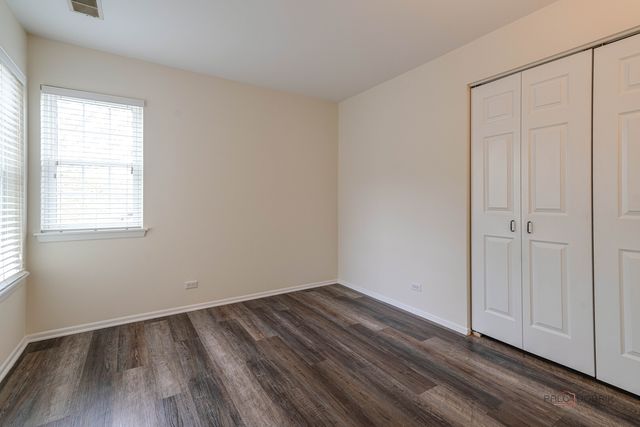 520 Palm Court B, Crystal Lake, IL 60014