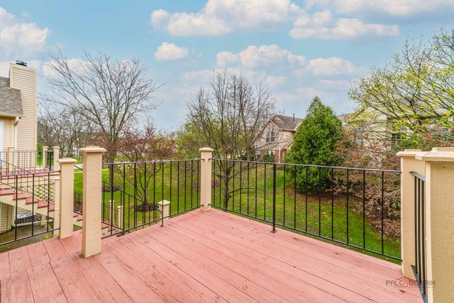 520 Palm Court B, Crystal Lake, IL 60014
