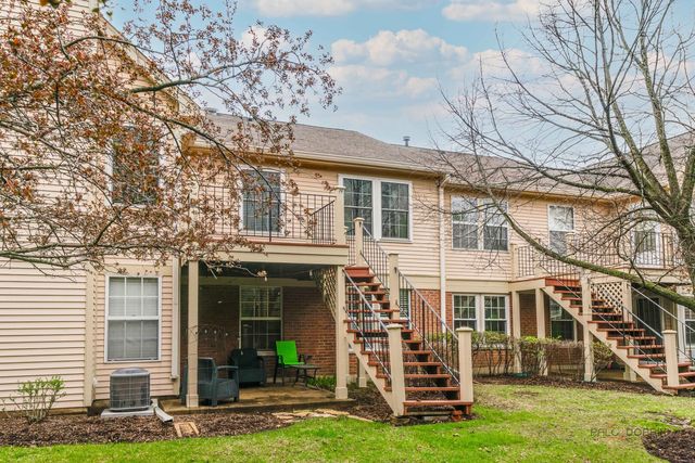 520 Palm Court B, Crystal Lake, IL 60014