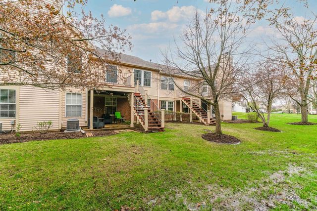520 Palm Court B, Crystal Lake, IL 60014