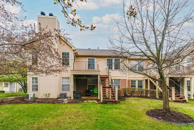520 Palm Court B, Crystal Lake, IL 60014