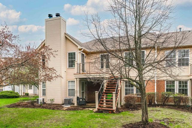 520 Palm Court B, Crystal Lake, IL 60014