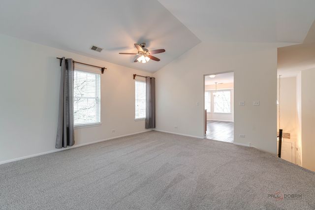 520 Palm Court B, Crystal Lake, IL 60014