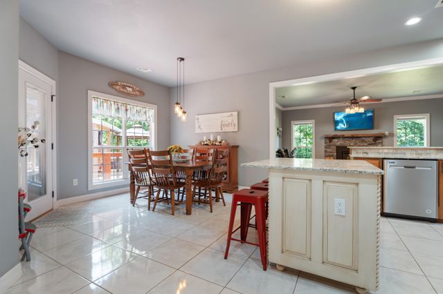 61171 E 340 Road, Grove, OK 74344