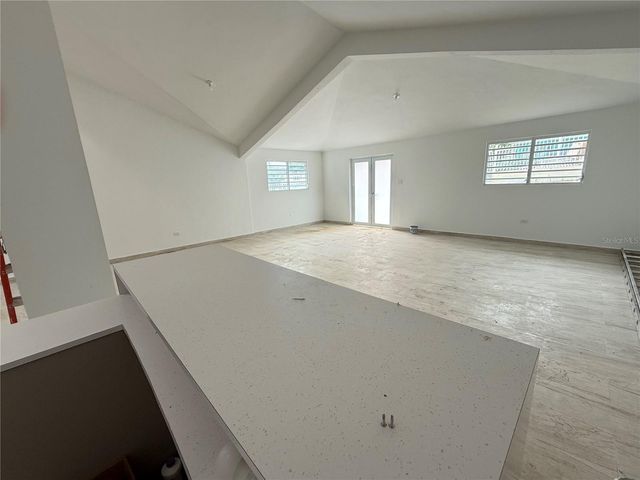 Bo Ortiz La Vega LA VEGA, Toa Alta, PR 00953