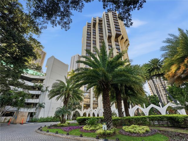 300 Wai Nani Way I2004, Honolulu, HI 96815