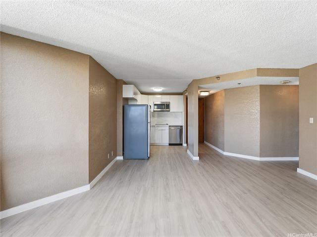 300 Wai Nani Way I2004, Honolulu, HI 96815